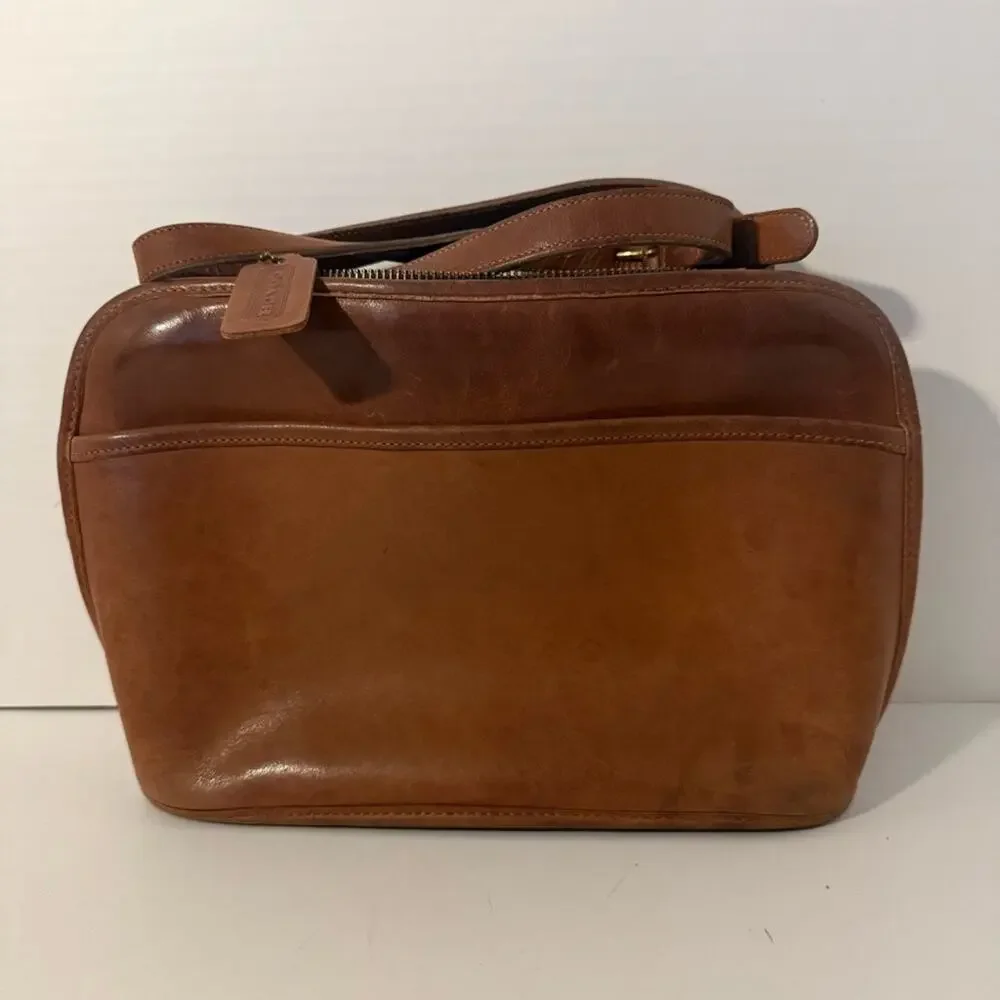 VINTAGE COACH classic brown, leather, brass hardware, designer Crossbody bag